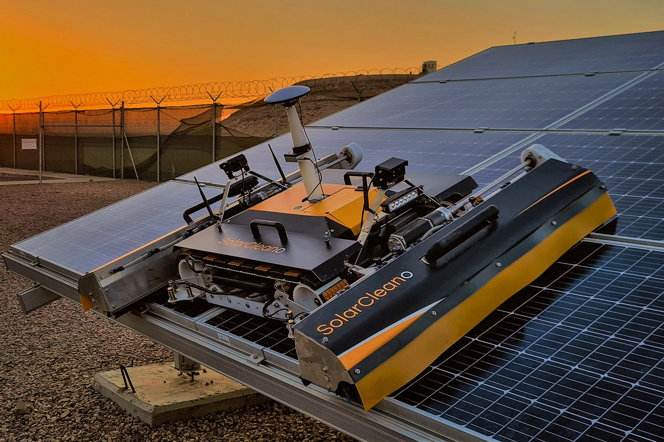 Imagen de portada Robot limpiador de paneles